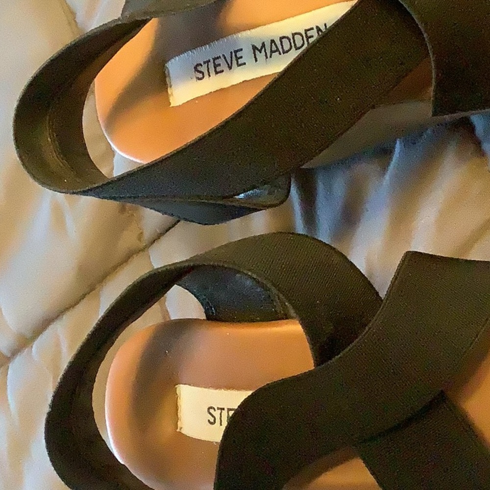 Sandals - Picture 2 of 3